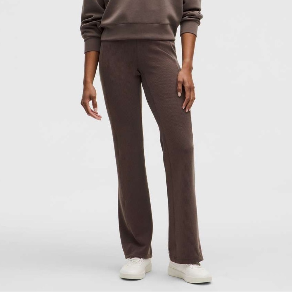 Lululemon Ribbed Softstreme Flared Pant 
Espresso. Size 0